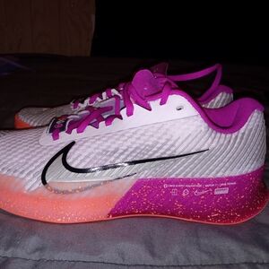 NWT Nike Court Zoom Vapor 11 White and Pink Athletic Gradient Design